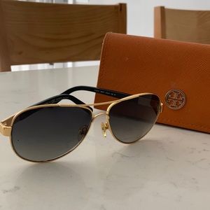 Trina Turk aviator sunglasses with case